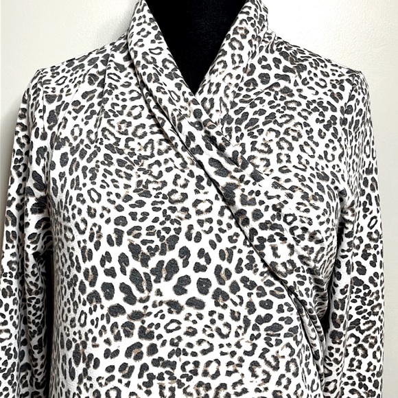Nwot Bobeau shrug size small!  Leopard print wear draped waterfall style or wrap - Picture 3 of 6